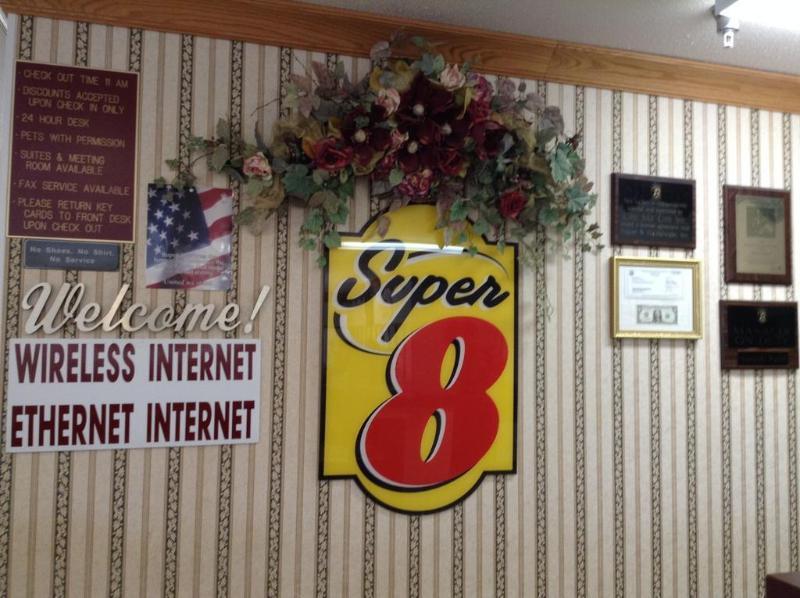 Super 8 By Wyndham Bedford Hotel Exterior photo