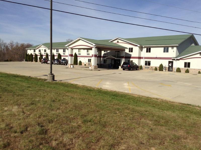 Super 8 By Wyndham Bedford Hotel Exterior photo